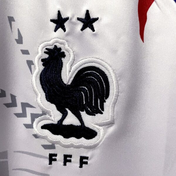 France Maillot Avant Match Entraînement Blanc + Rouge + Bleue 2022-23 – Image 4