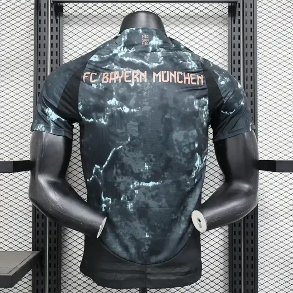 Bayern munich Maillot Extérieur 2024-25 – Image 2